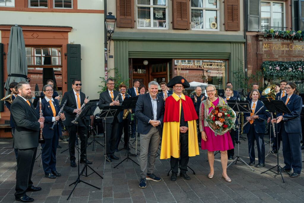 Ammann und Vizeammann vor der Stadtmusik